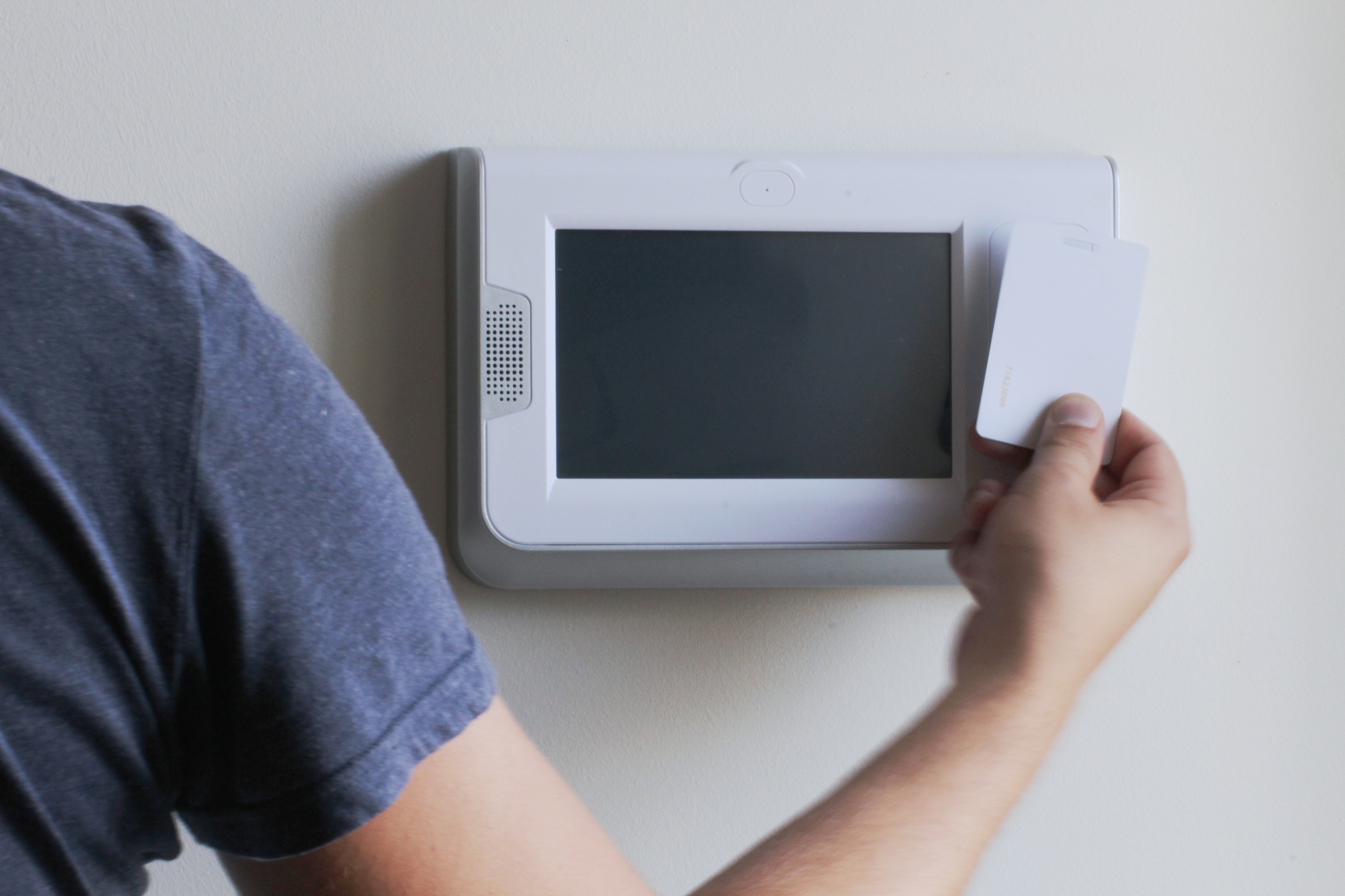Stationary NFC/RFID wall-mounted reader ITOUCH